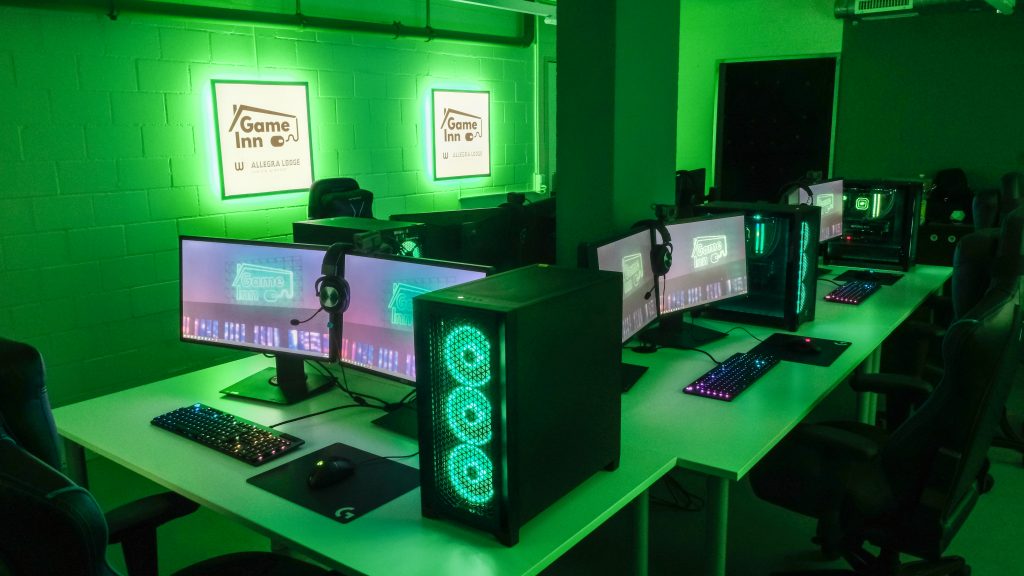 GameInn: Gaming-PCs mit Monitoren